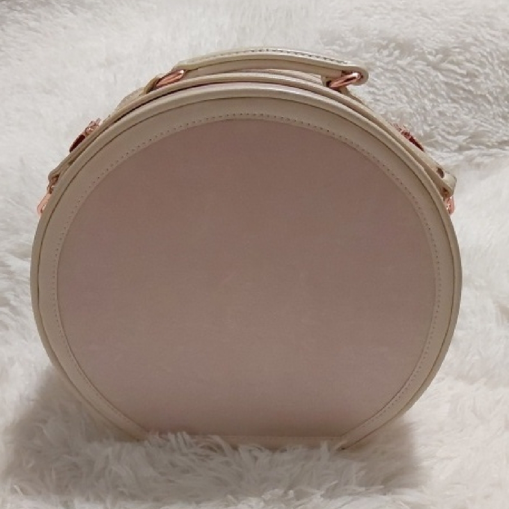 Round Luggage Case